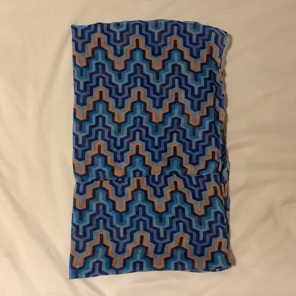 Patterned Infinity Scarf - Picture 4 of 4